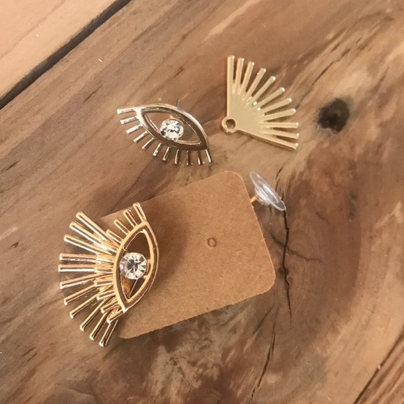 Jewelry - NEW Gold eye rhinestone ear jacket earrings